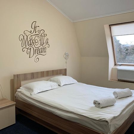 Budget Hotel Ekotel Lviv Exteriör bild