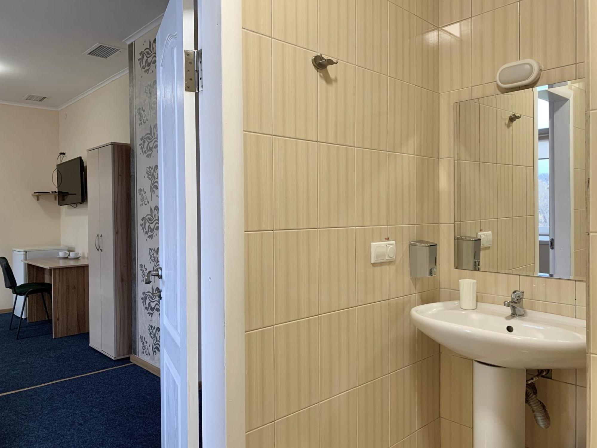 Budget Hotel Ekotel Lviv Exteriör bild